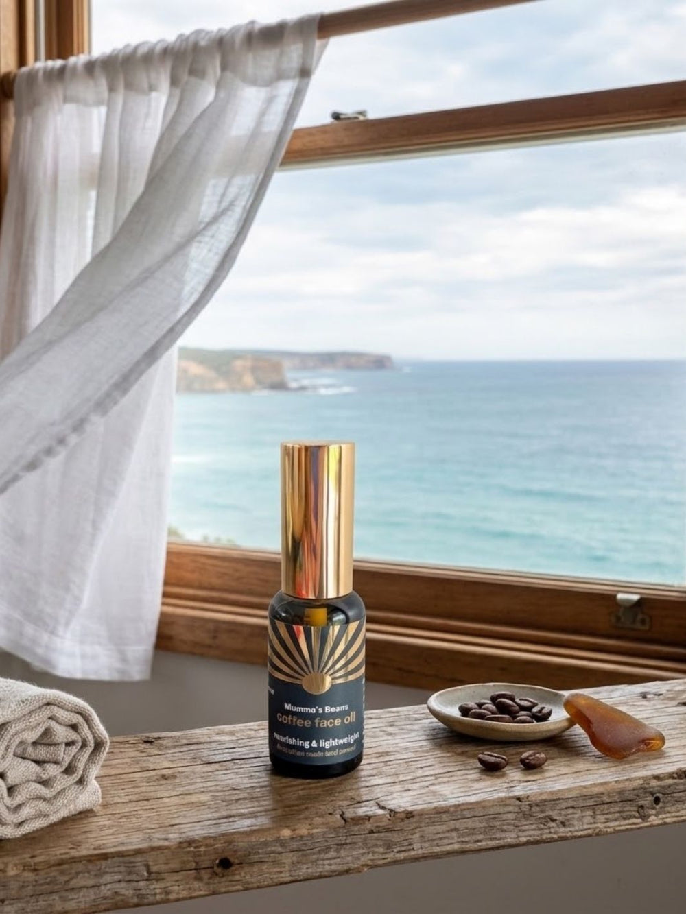 deeply nourishing face oil with jojoba oil, kakadu plum oil, macadamia oil, sandalwood essential oil